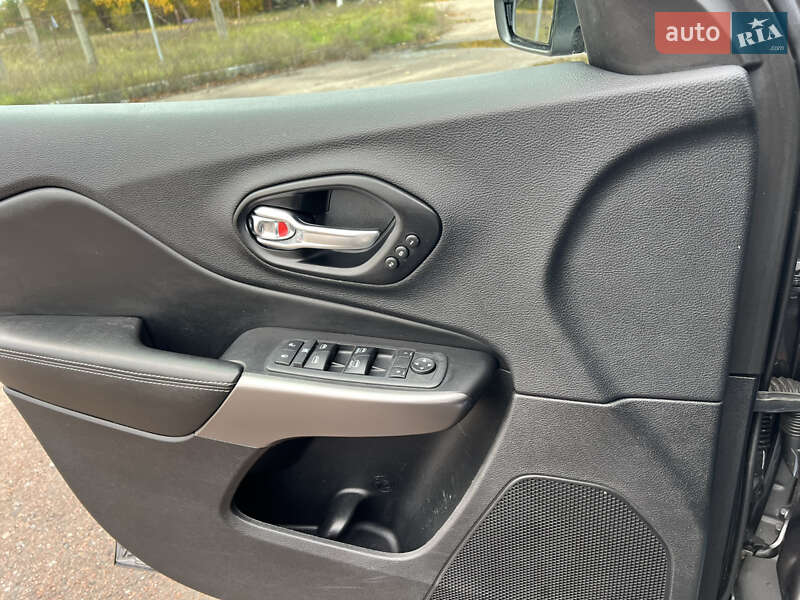 Внедорожник / Кроссовер Jeep Cherokee 2019 в Чернигове