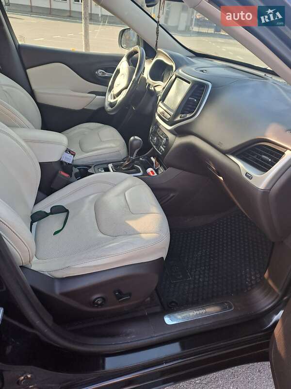 Внедорожник / Кроссовер Jeep Cherokee 2016 в Броварах