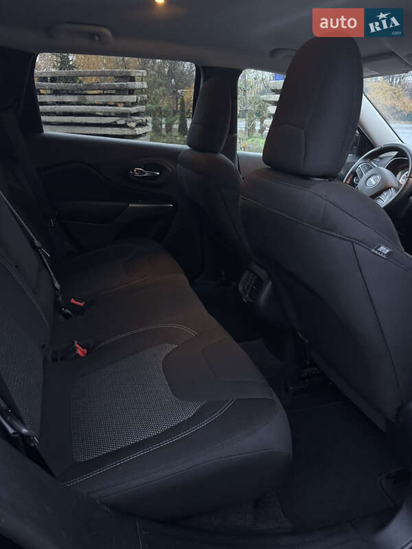 Внедорожник / Кроссовер Jeep Cherokee 2019 в Лубнах