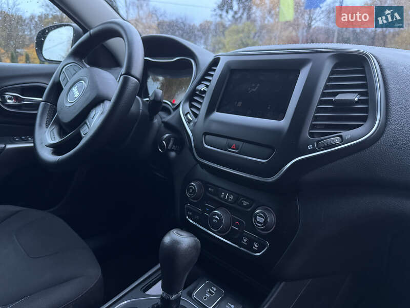 Внедорожник / Кроссовер Jeep Cherokee 2019 в Лубнах