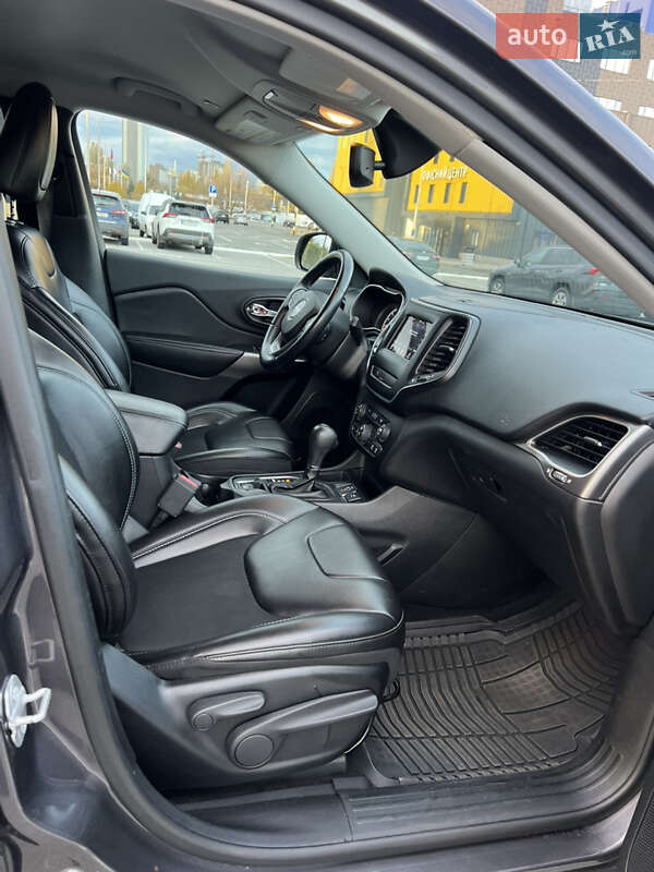 Внедорожник / Кроссовер Jeep Cherokee 2018 в Киеве фото 22 Внедорожник / Кроссовер Jeep Cherokee 2018 в Киеве