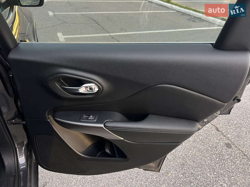 Внедорожник / Кроссовер Jeep Cherokee 2018 в Киеве фото 33 Внедорожник / Кроссовер Jeep Cherokee 2018 в Киеве