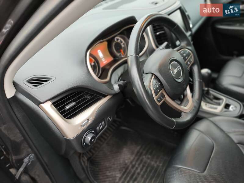 Внедорожник / Кроссовер Jeep Cherokee 2016 в Ровно