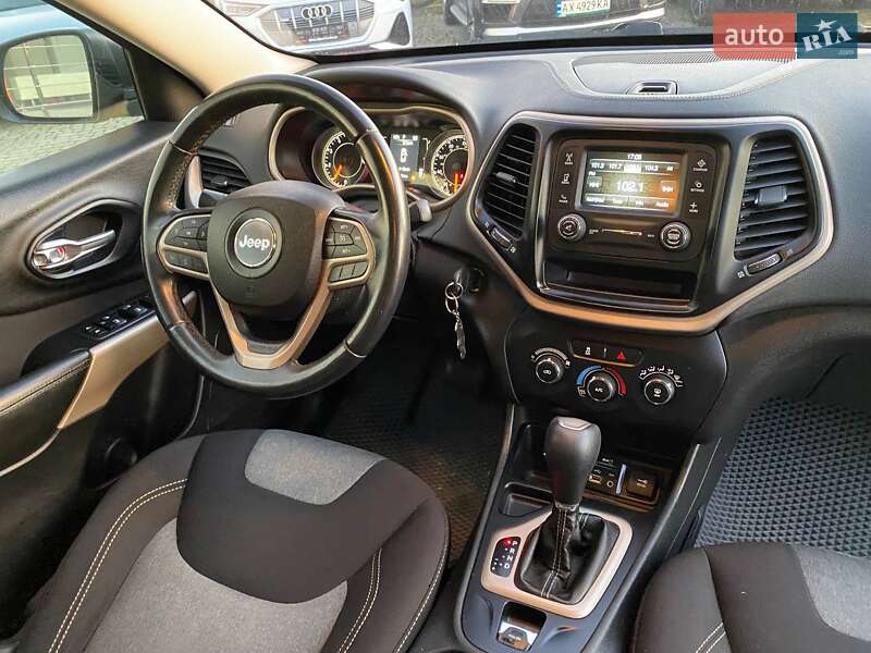 Позашляховик / Кросовер Jeep Cherokee 2016 в Львові