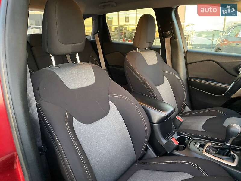 Позашляховик / Кросовер Jeep Cherokee 2016 в Львові