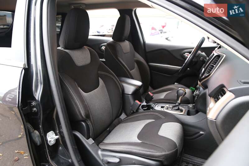 Внедорожник / Кроссовер Jeep Cherokee 2014 в Киеве