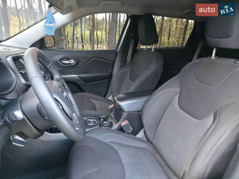 Внедорожник / Кроссовер Jeep Cherokee 2019 в Буче