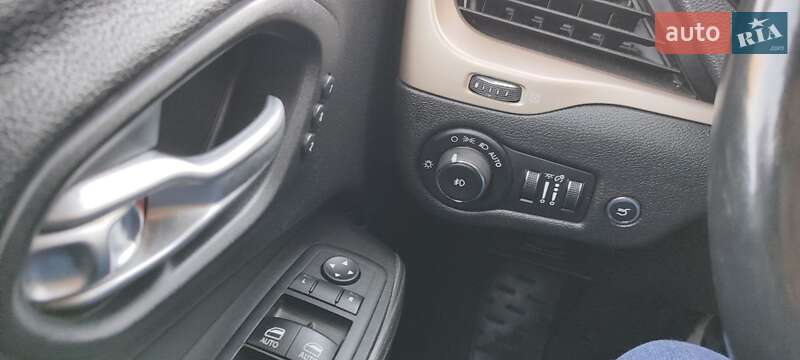 Внедорожник / Кроссовер Jeep Cherokee 2014 в Прилуках