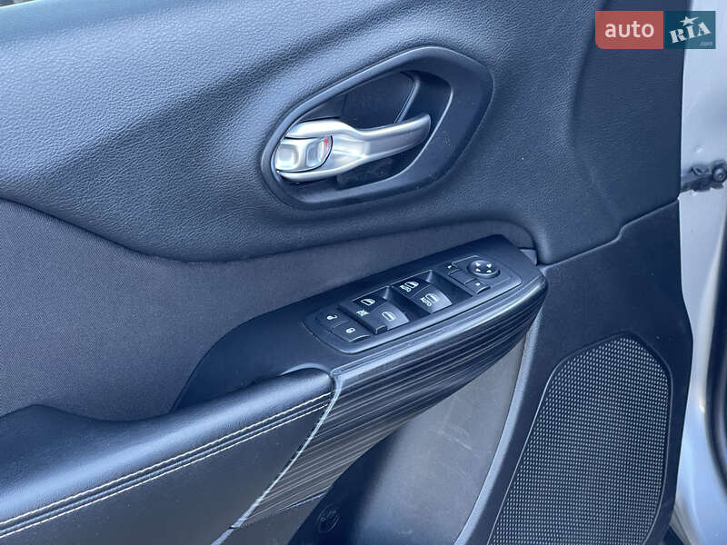 Позашляховик / Кросовер Jeep Cherokee 2013 в Полтаві