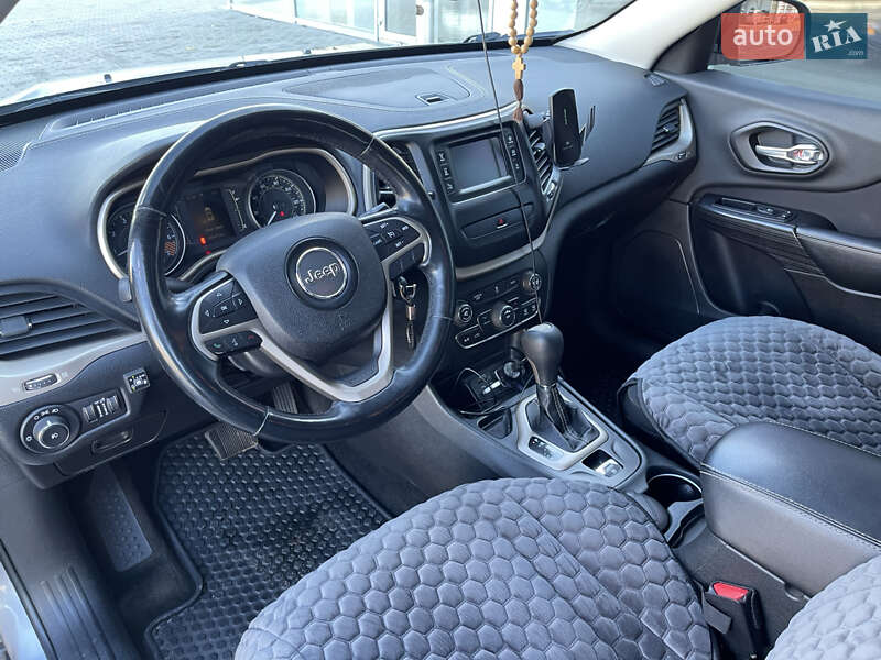 Позашляховик / Кросовер Jeep Cherokee 2013 в Полтаві