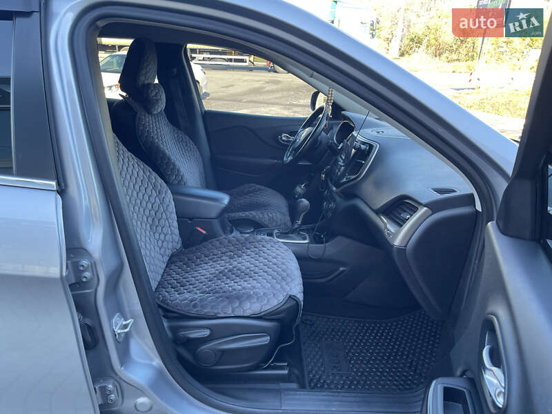 Позашляховик / Кросовер Jeep Cherokee 2013 в Полтаві