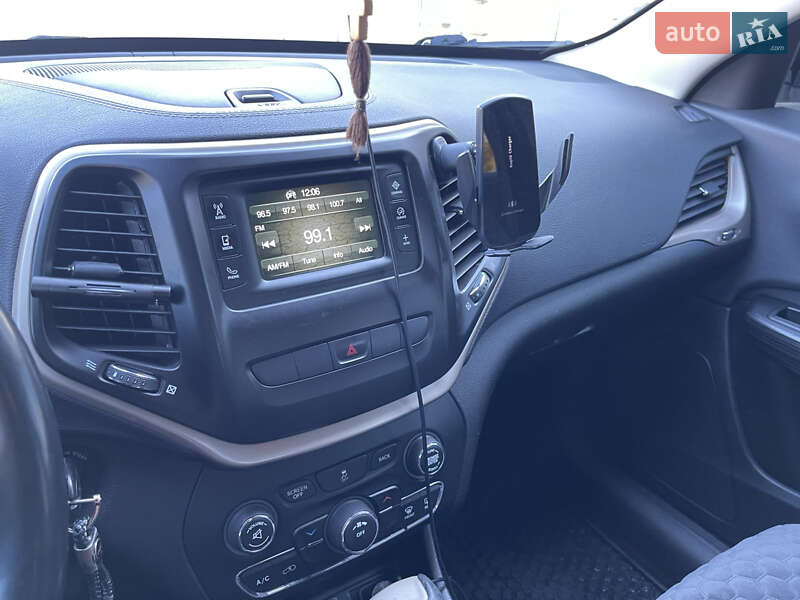 Позашляховик / Кросовер Jeep Cherokee 2013 в Полтаві