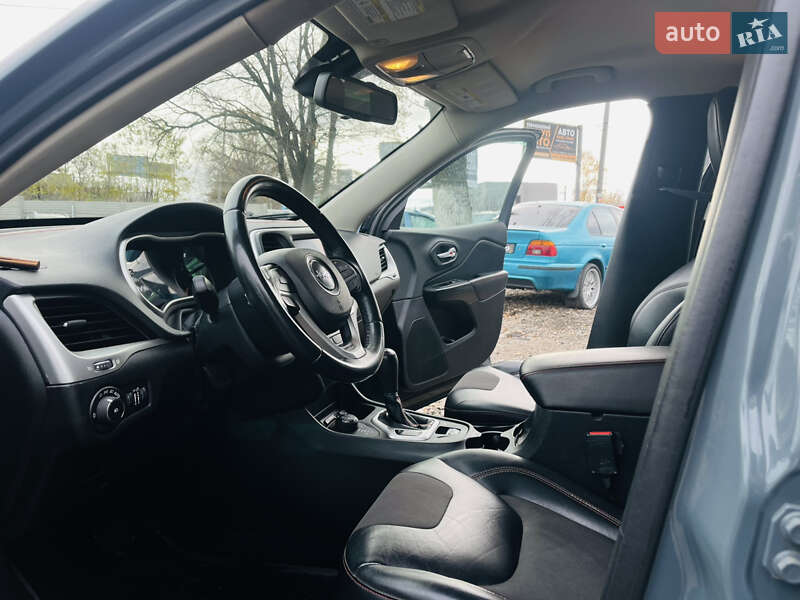 Внедорожник / Кроссовер Jeep Cherokee 2015 в Харькове