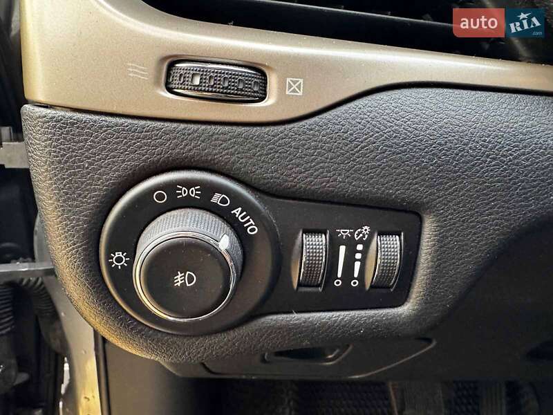 Внедорожник / Кроссовер Jeep Cherokee 2015 в Киеве фото 13 Внедорожник / Кроссовер Jeep Cherokee 2015 в Киеве