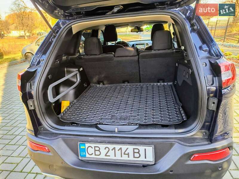 Внедорожник / Кроссовер Jeep Cherokee 2015 в Прилуках