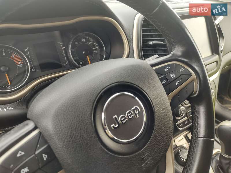 Внедорожник / Кроссовер Jeep Cherokee 2015 в Прилуках