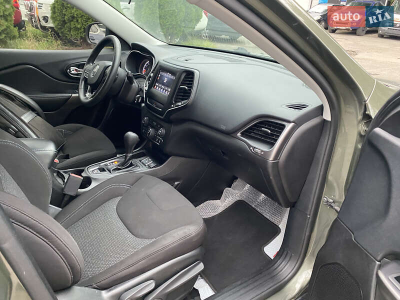 Внедорожник / Кроссовер Jeep Cherokee 2020 в Киеве