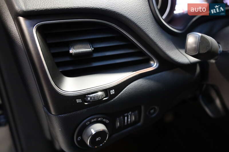 Внедорожник / Кроссовер Jeep Cherokee 2019 в Луцке