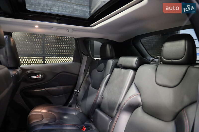 Внедорожник / Кроссовер Jeep Cherokee 2019 в Луцке