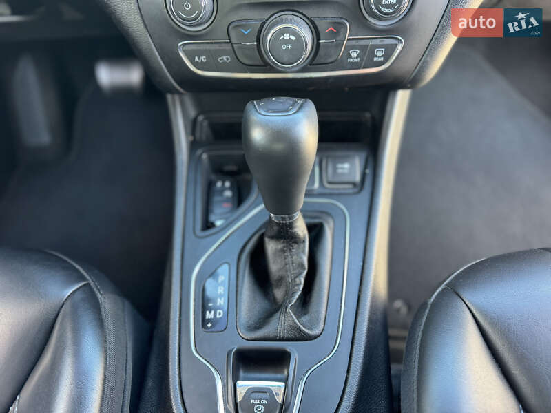 Внедорожник / Кроссовер Jeep Cherokee 2019 в Киеве фото 45 Внедорожник / Кроссовер Jeep Cherokee 2019 в Киеве