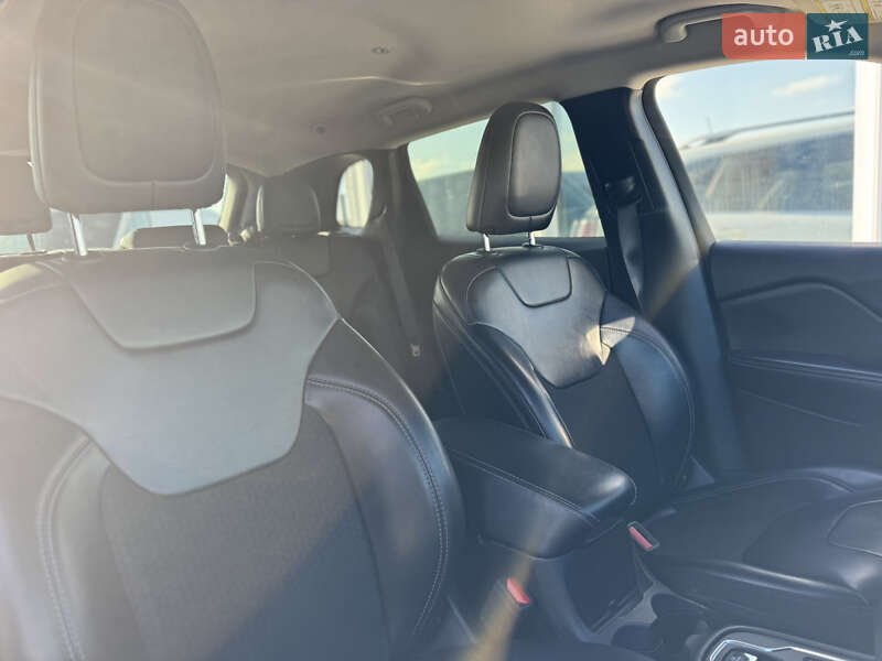 Внедорожник / Кроссовер Jeep Cherokee 2019 в Киеве фото 50 Внедорожник / Кроссовер Jeep Cherokee 2019 в Киеве