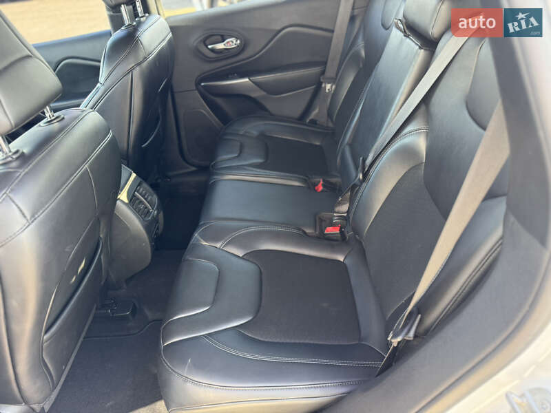 Внедорожник / Кроссовер Jeep Cherokee 2019 в Киеве фото 52 Внедорожник / Кроссовер Jeep Cherokee 2019 в Киеве