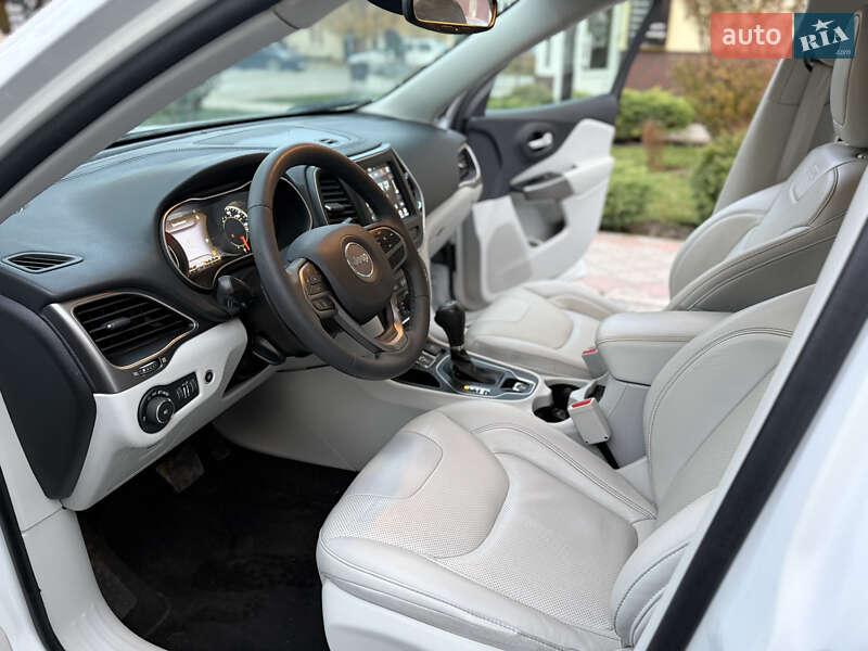 Внедорожник / Кроссовер Jeep Cherokee 2023 в Каменец-Подольском