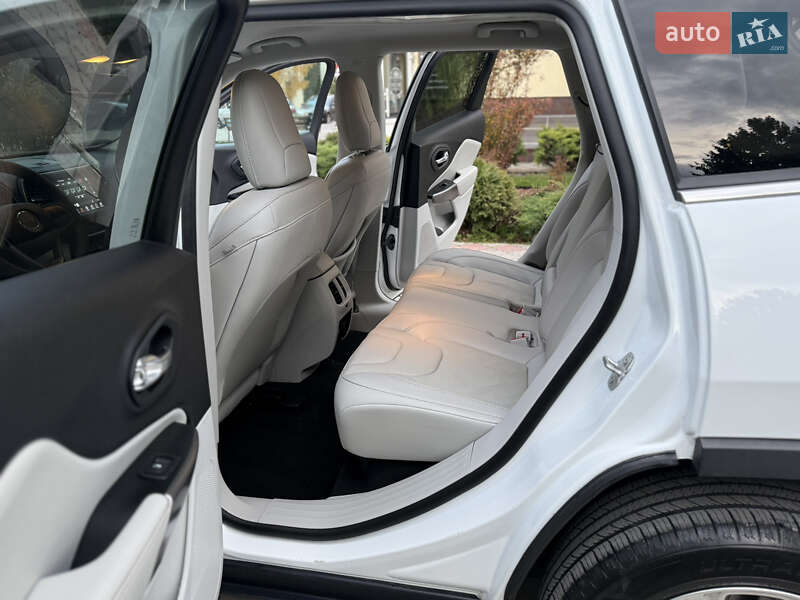 Внедорожник / Кроссовер Jeep Cherokee 2023 в Каменец-Подольском