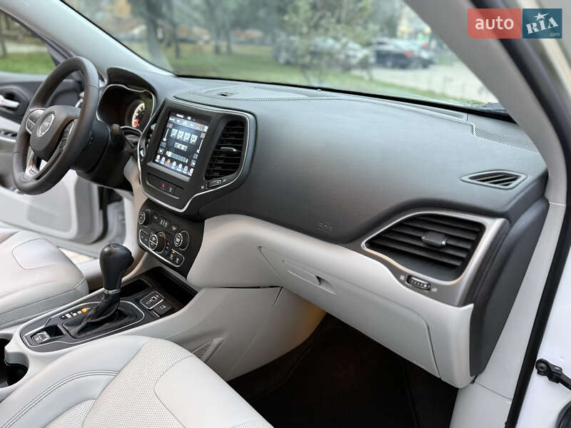 Внедорожник / Кроссовер Jeep Cherokee 2023 в Каменец-Подольском