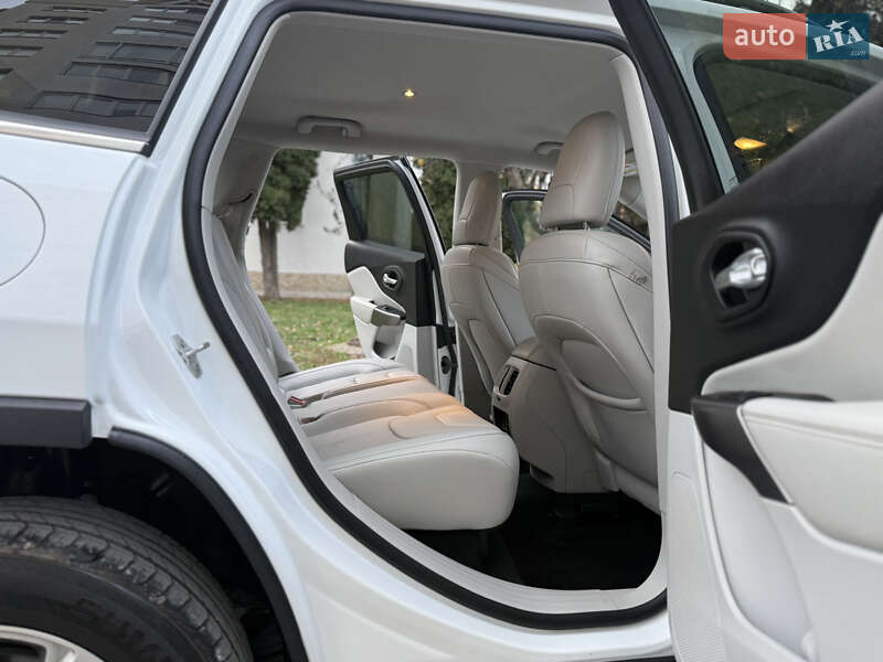 Внедорожник / Кроссовер Jeep Cherokee 2023 в Каменец-Подольском