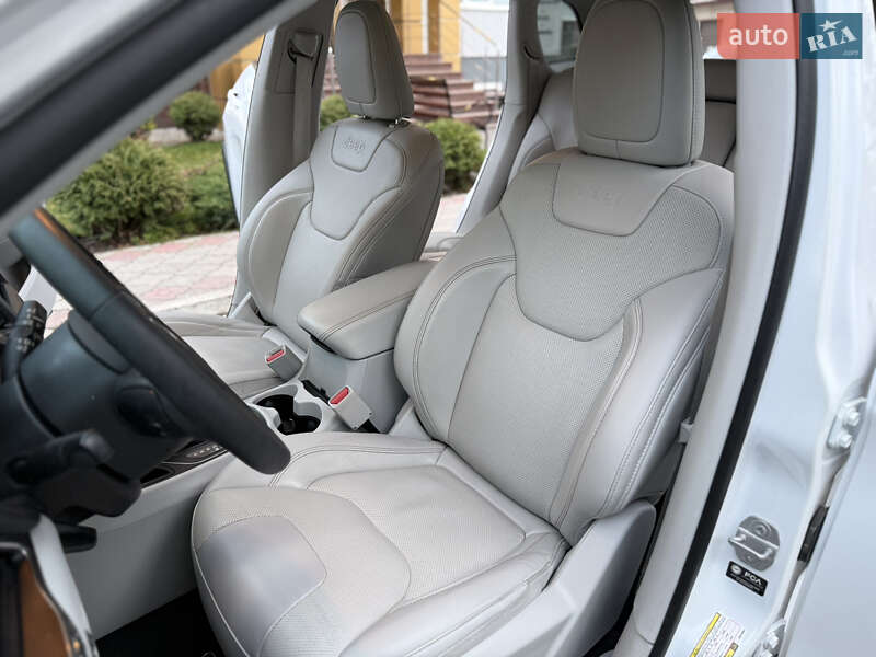 Внедорожник / Кроссовер Jeep Cherokee 2023 в Каменец-Подольском