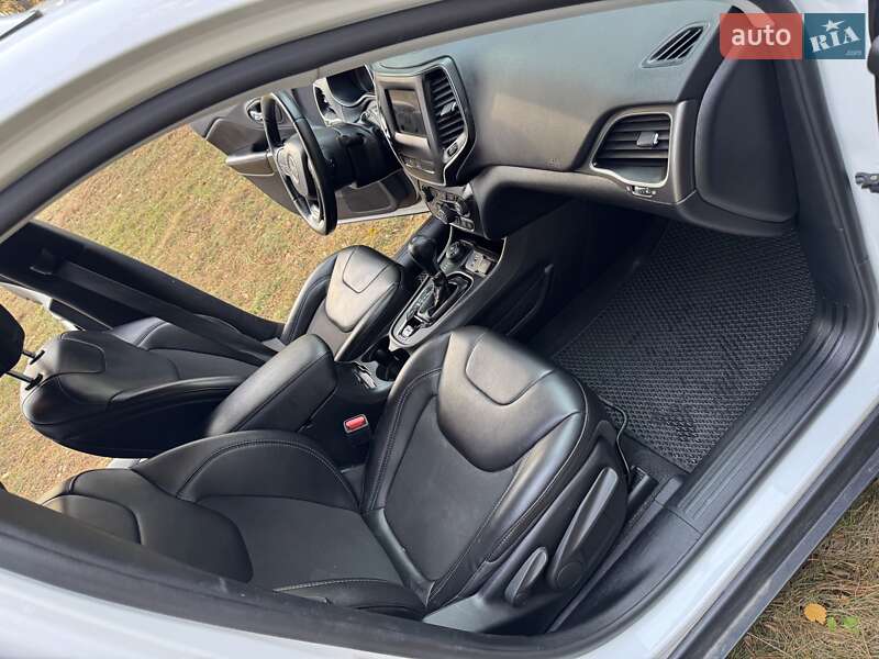 Внедорожник / Кроссовер Jeep Cherokee 2019 в Чернигове