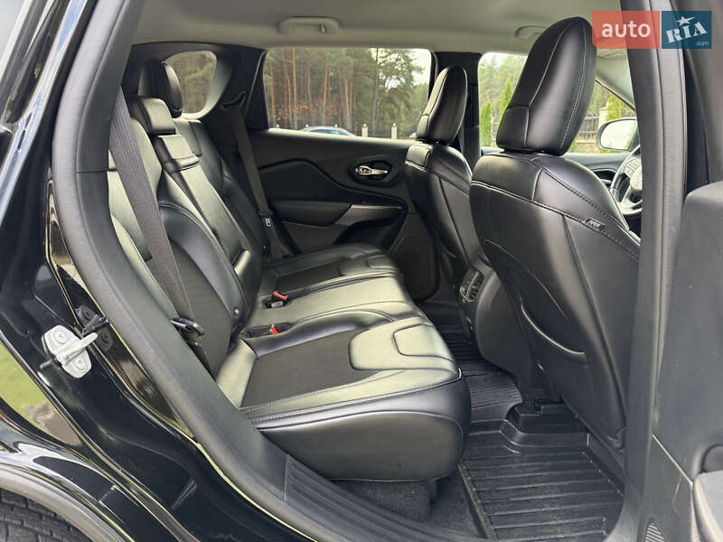 Внедорожник / Кроссовер Jeep Cherokee 2018 в Киеве