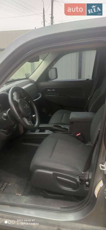 Внедорожник / Кроссовер Jeep Cherokee 2011 в Чернигове