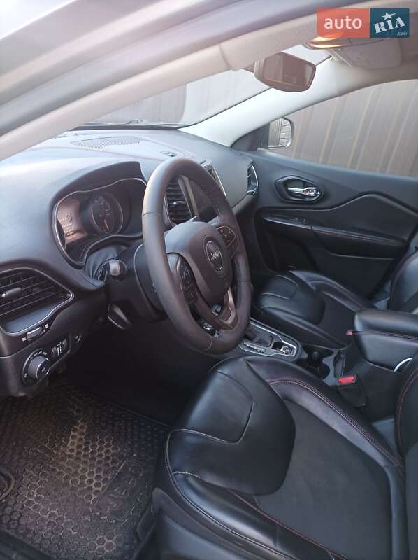 Позашляховик / Кросовер Jeep Cherokee 2020 в Гостомелі фото 2 Позашляховик / Кросовер Jeep Cherokee 2020 в Гостомелі