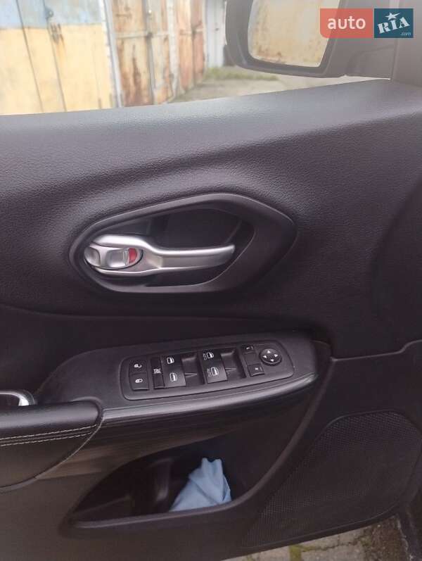 Внедорожник / Кроссовер Jeep Cherokee 2015 в Киеве фото 18 Внедорожник / Кроссовер Jeep Cherokee 2015 в Киеве