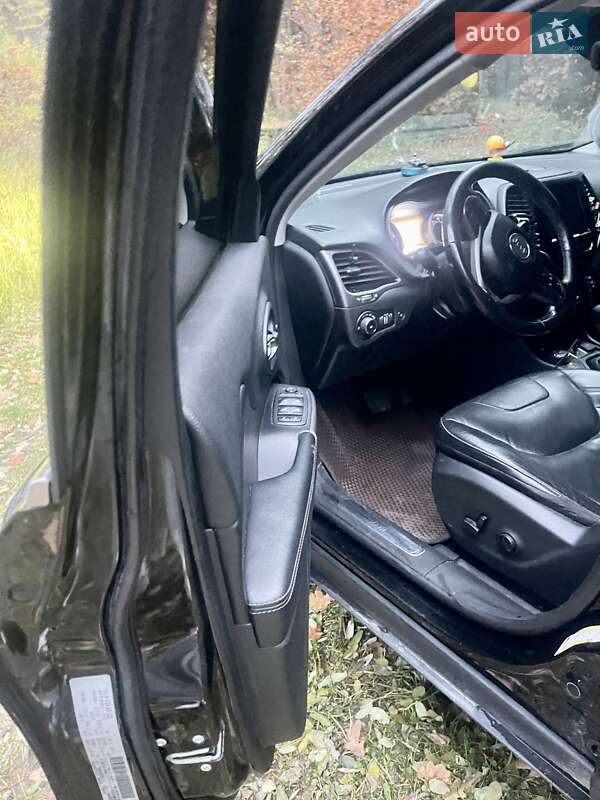 Внедорожник / Кроссовер Jeep Cherokee 2019 в Бродах