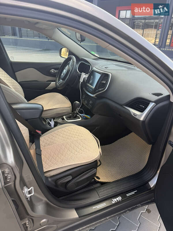 Позашляховик / Кросовер Jeep Cherokee 2017 в Житомирі