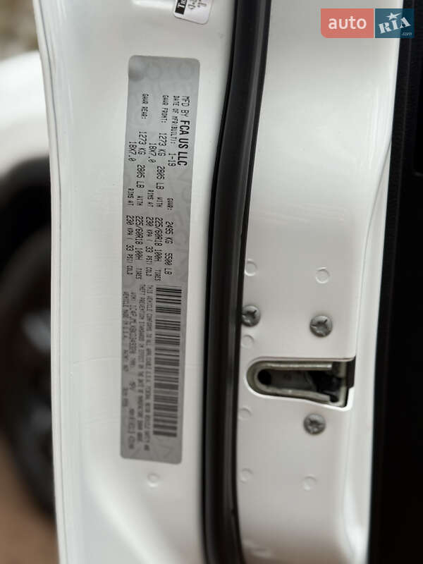 Внедорожник / Кроссовер Jeep Cherokee 2019 в Киеве