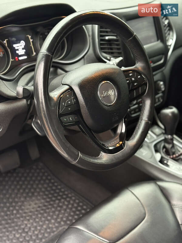 Внедорожник / Кроссовер Jeep Cherokee 2019 в Киеве