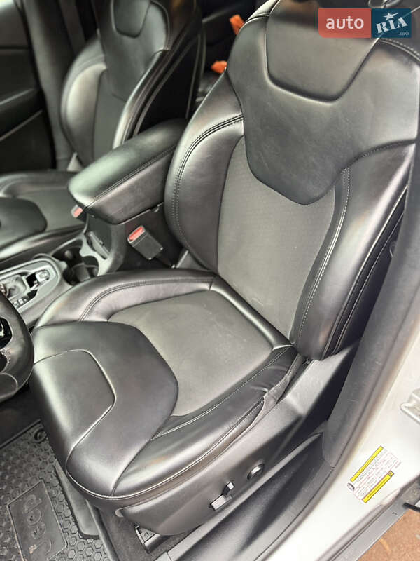 Внедорожник / Кроссовер Jeep Cherokee 2019 в Киеве