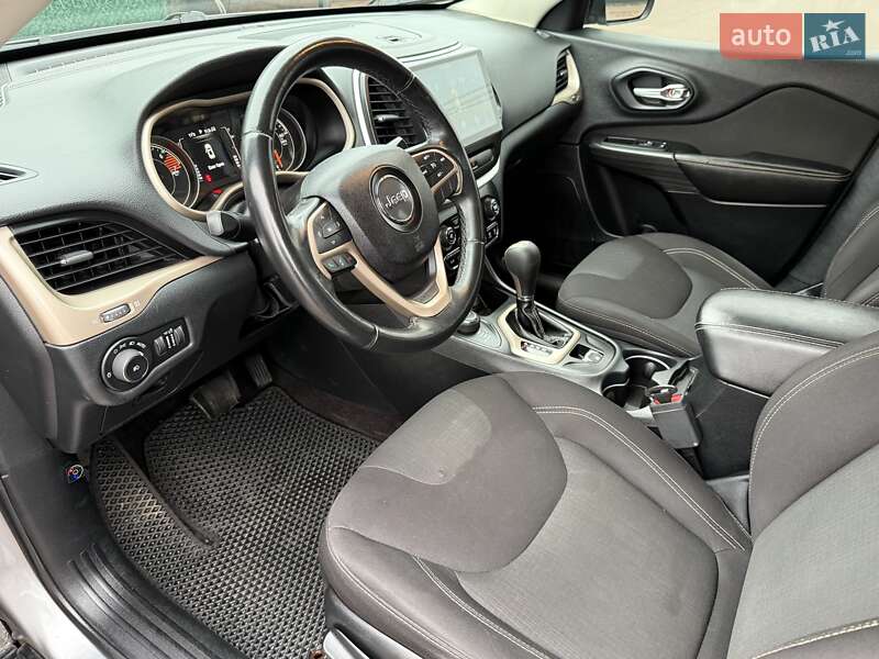 Внедорожник / Кроссовер Jeep Cherokee 2016 в Борисполе