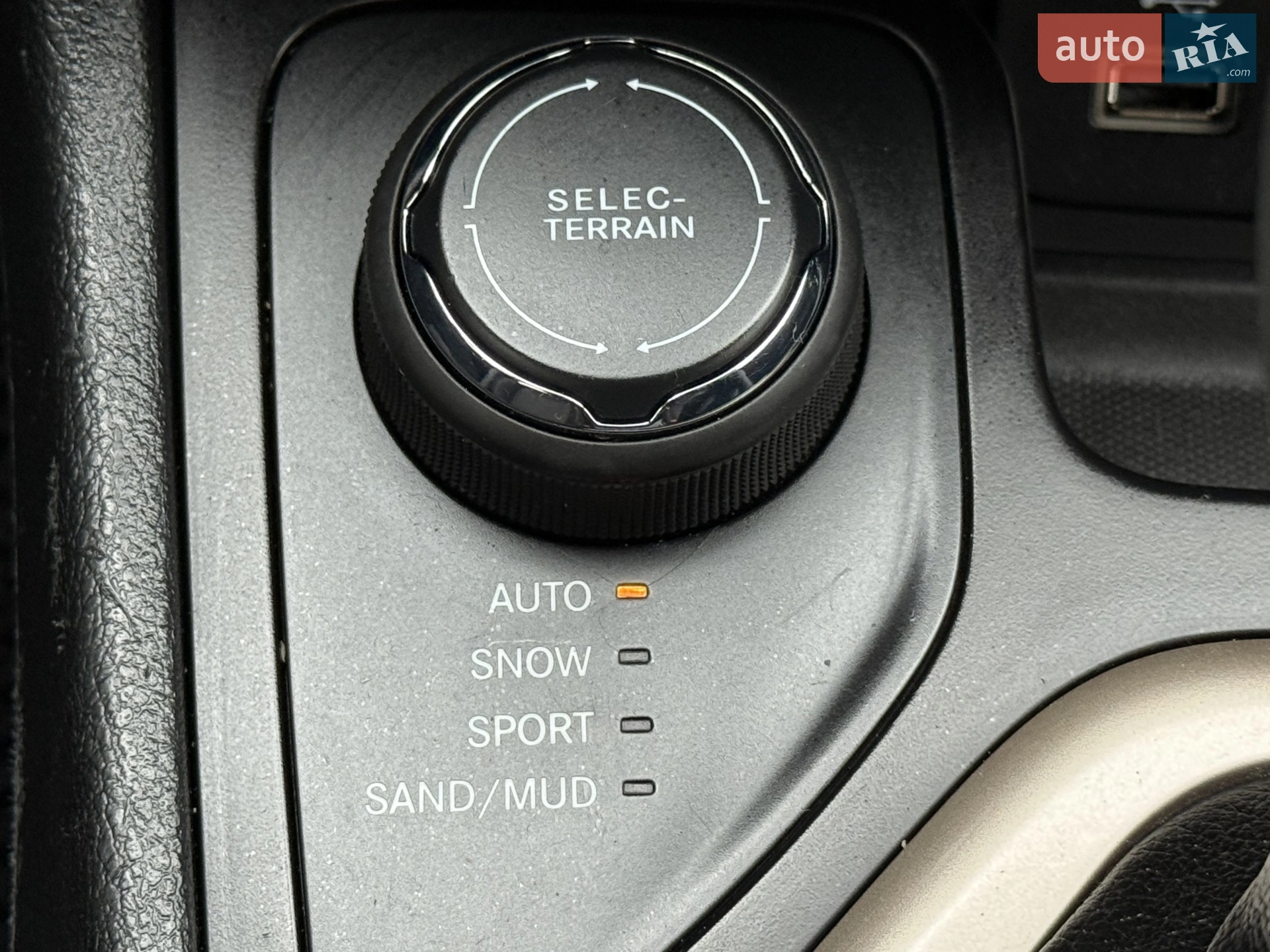 2016 Jeep Cherokee - мініатюра 61