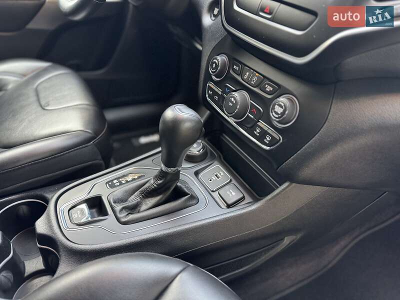 Внедорожник / Кроссовер Jeep Cherokee 2018 в Днепре фото 12 Внедорожник / Кроссовер Jeep Cherokee 2018 в Днепре