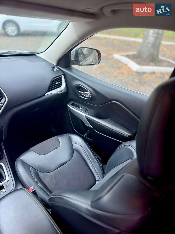 Внедорожник / Кроссовер Jeep Cherokee 2017 в Харькове