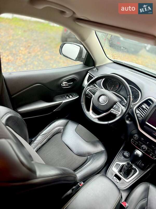 Внедорожник / Кроссовер Jeep Cherokee 2017 в Харькове