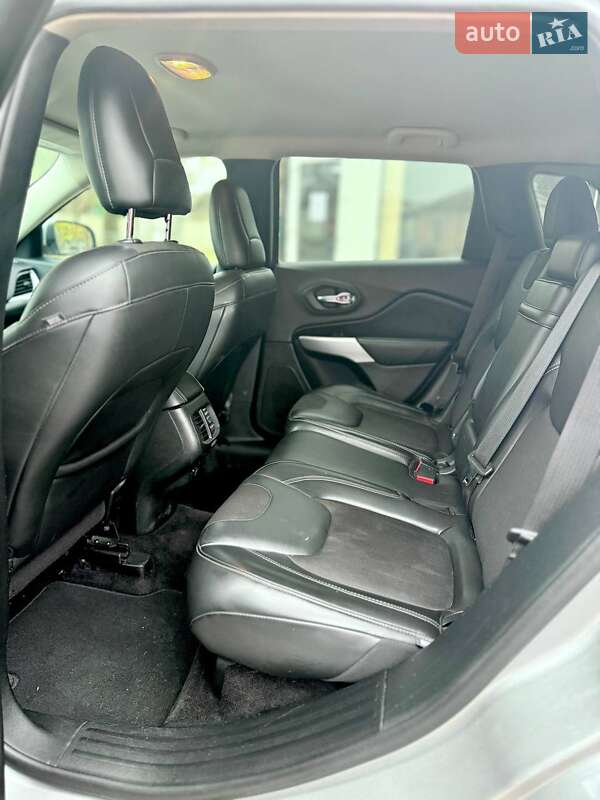 Внедорожник / Кроссовер Jeep Cherokee 2017 в Харькове