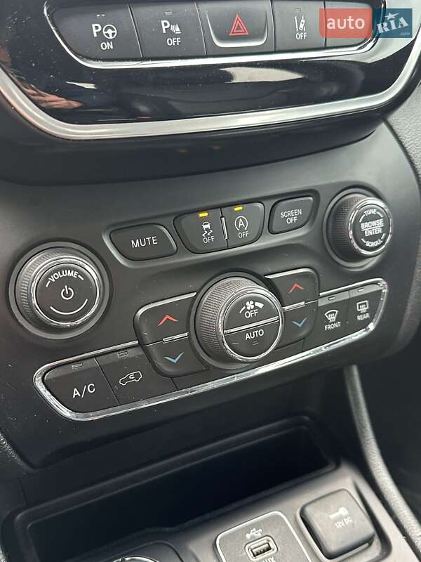 Внедорожник / Кроссовер Jeep Cherokee 2018 в Белогородке