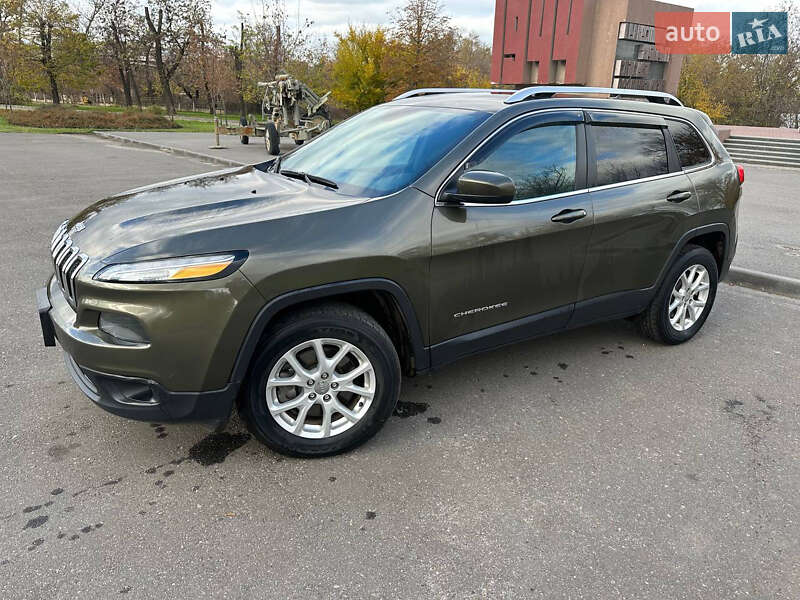 Внедорожник / Кроссовер Jeep Cherokee 2015 в Кривом Роге