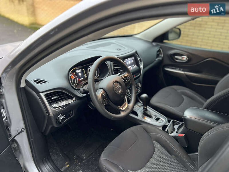 Внедорожник / Кроссовер Jeep Cherokee 2020 в Бердичеве